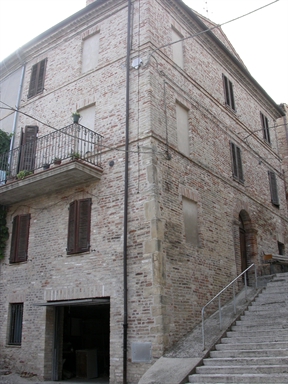 Casa a schiera d'angolo